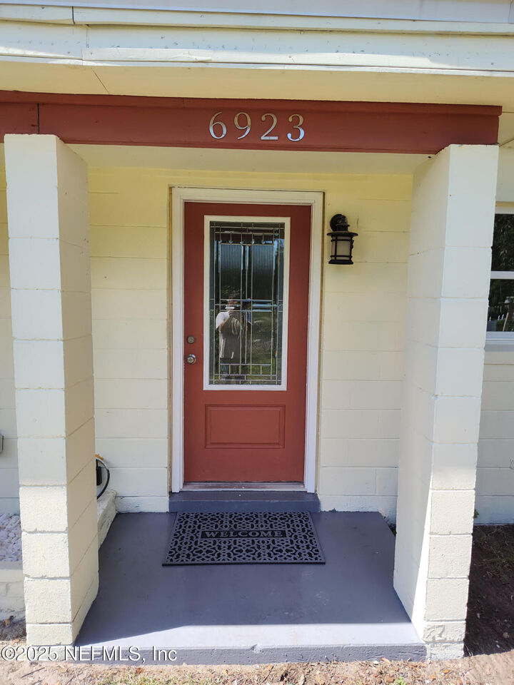 6923 N King Arthur Road N  Jacksonville FL 32211 photo