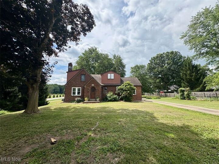 Property Photo:  929 E Park Avenue  OH 44408 