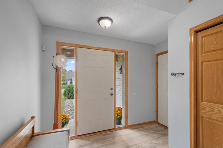 Property Photo: 909 Hope Avenue MN 55352