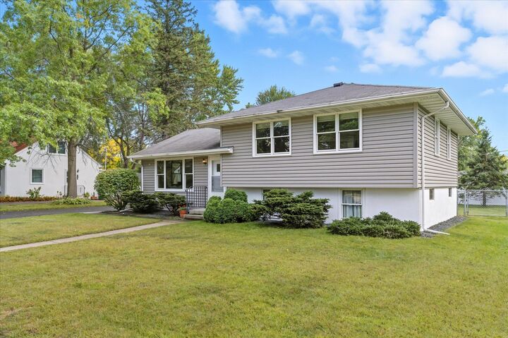 Property Photo:  2253 County Road H  MN 55112 