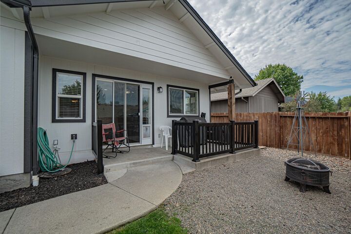 Property Photo: 1318 SW Andy Griffith Drive OR 97527