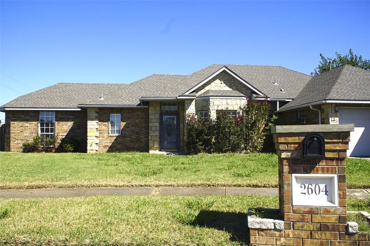 Property Photo:  2604 Thomas Drive  OK 73160 