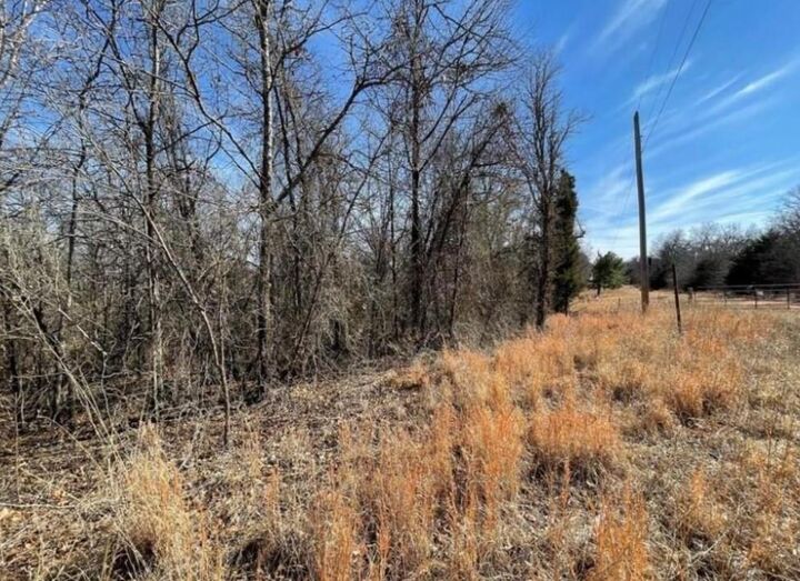 Property Photo:  208 Jesse Street  OK 73071 