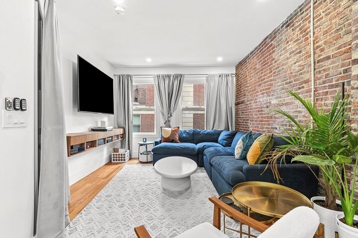 Property Photo:  62 N Margin Street 1  MA 02113 