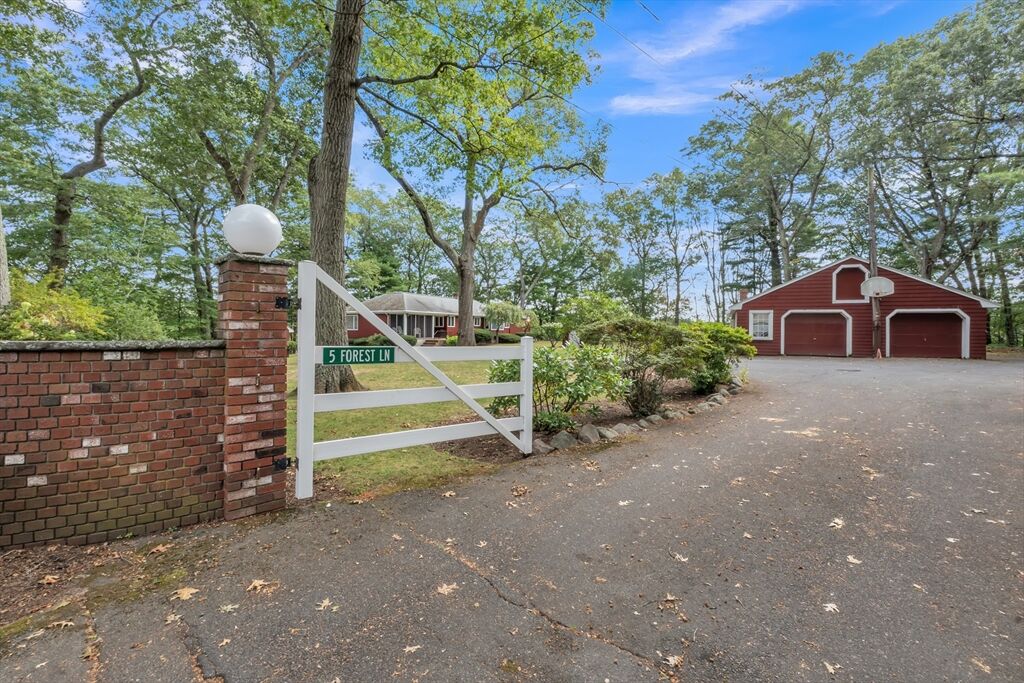 Property Photo:  5 Forest Ln  MA 01702 