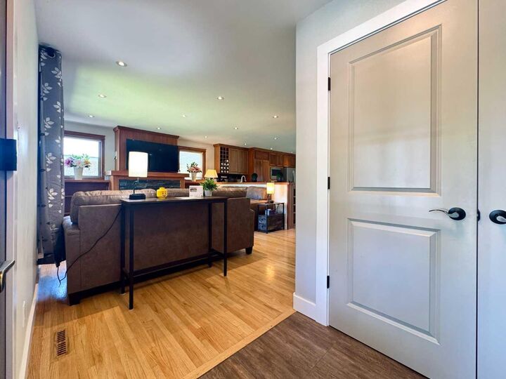 Property Photo:  2302 14 Avenue S  AB T1K 0V5 