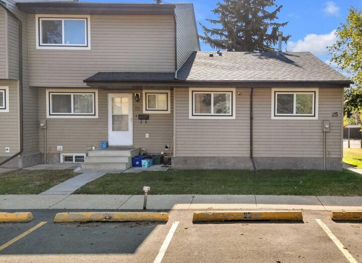 Property Photo:  96 Holmes Street 25  AB T4N 6G6 
