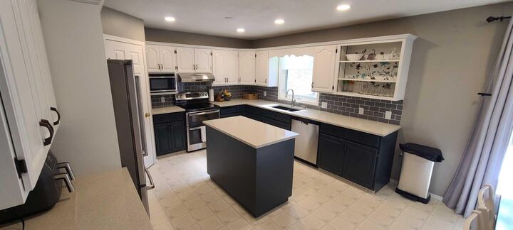 Property Photo:  337 Ojibwa Place W  AB T1K 5K7 