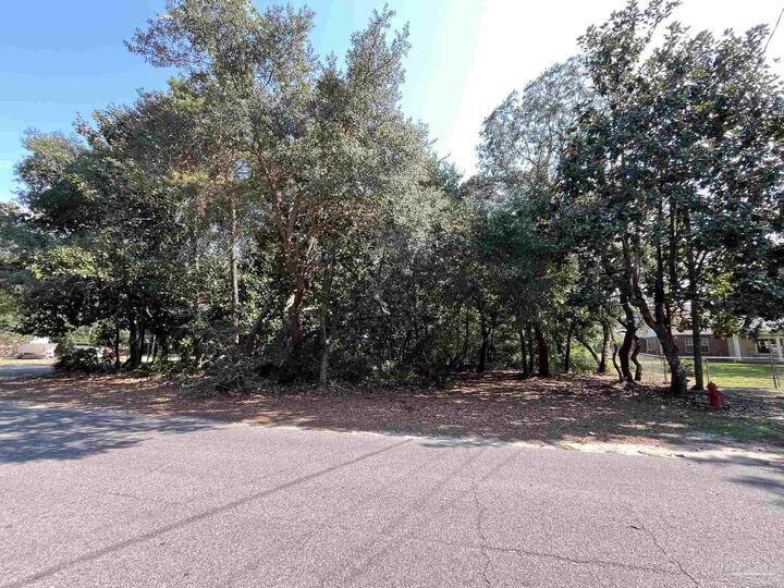 Property Photo: 4925 Hickory Shores Blvd FL 32563