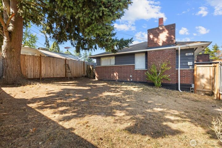 Property Photo: 1634 SW 114th Street WA 98146