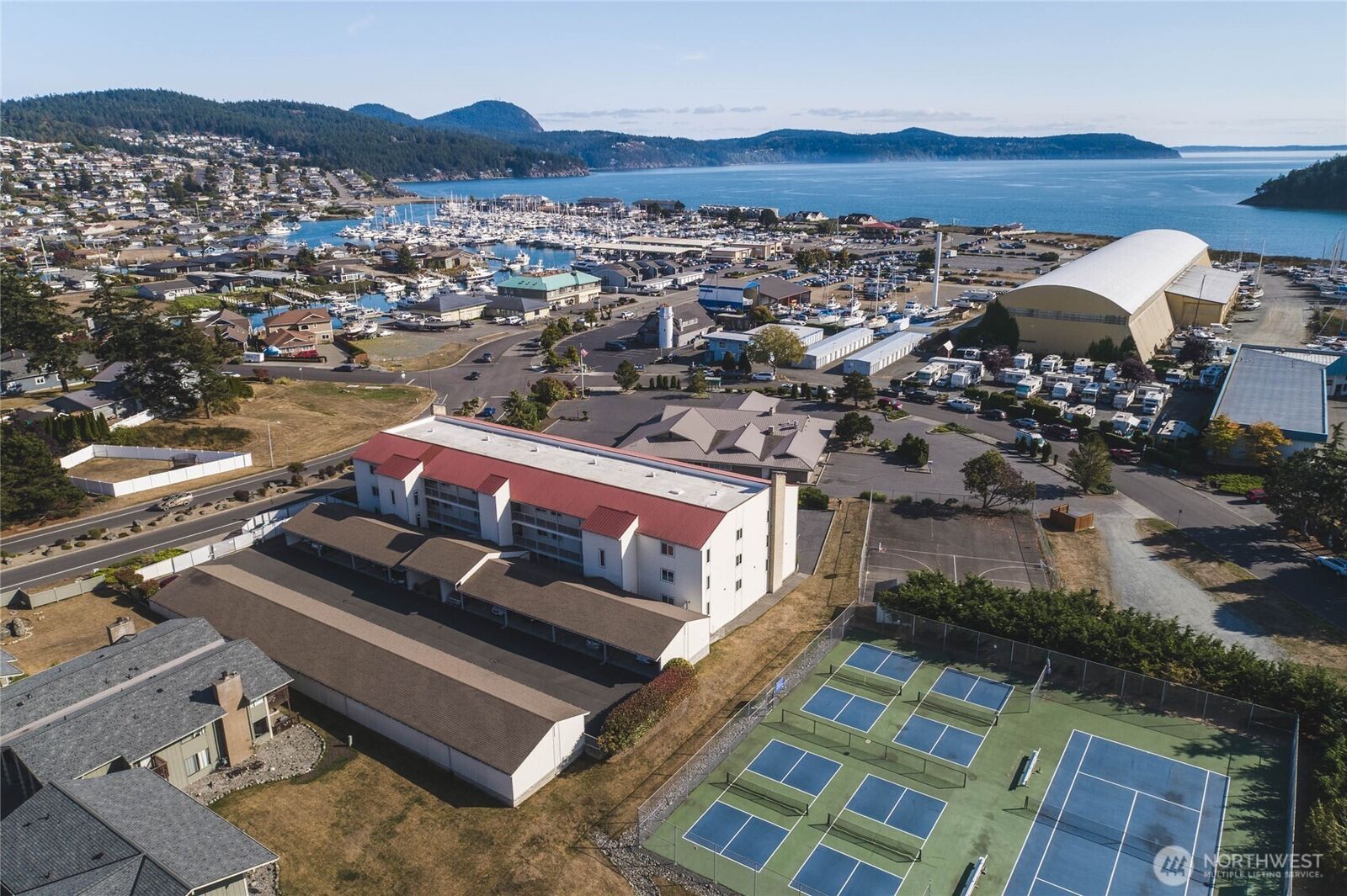 Property Photo:  1800  Skyline Way 205  WA 98221 