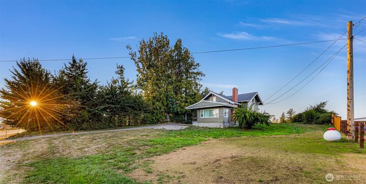 Property Photo:  504 E Smith Road  WA 98226 