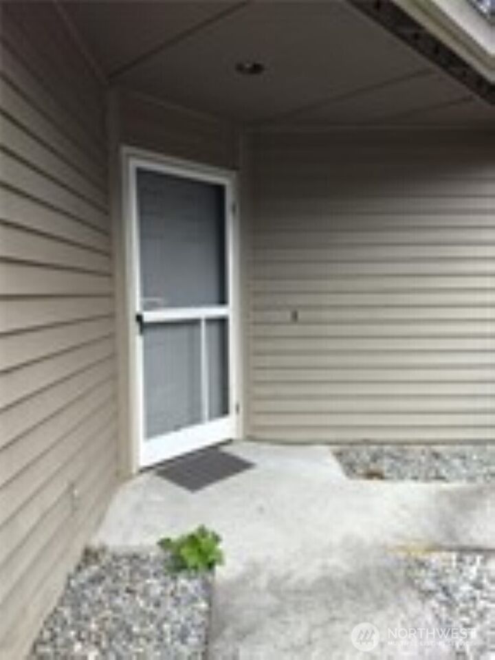 Property Photo:  285 SE Croston Lane A  WA 98027 