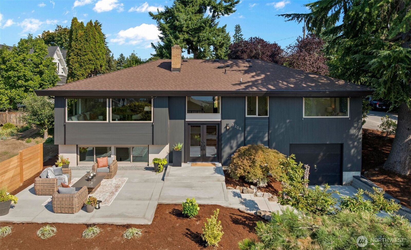 Property Photo: 3204 Park Avenue N WA 98056