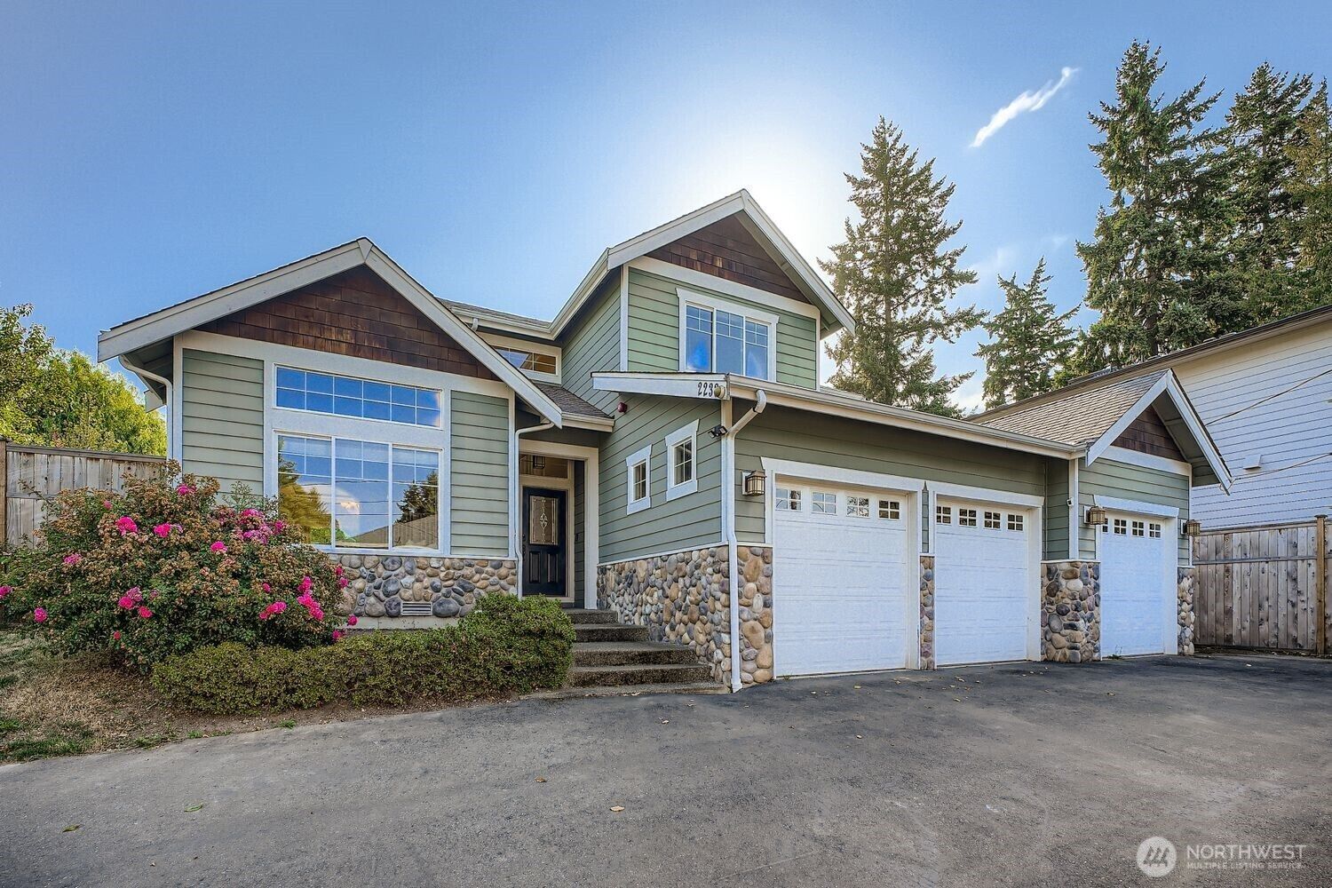 Property Photo:  2233 SW 104th Street  WA 98146 
