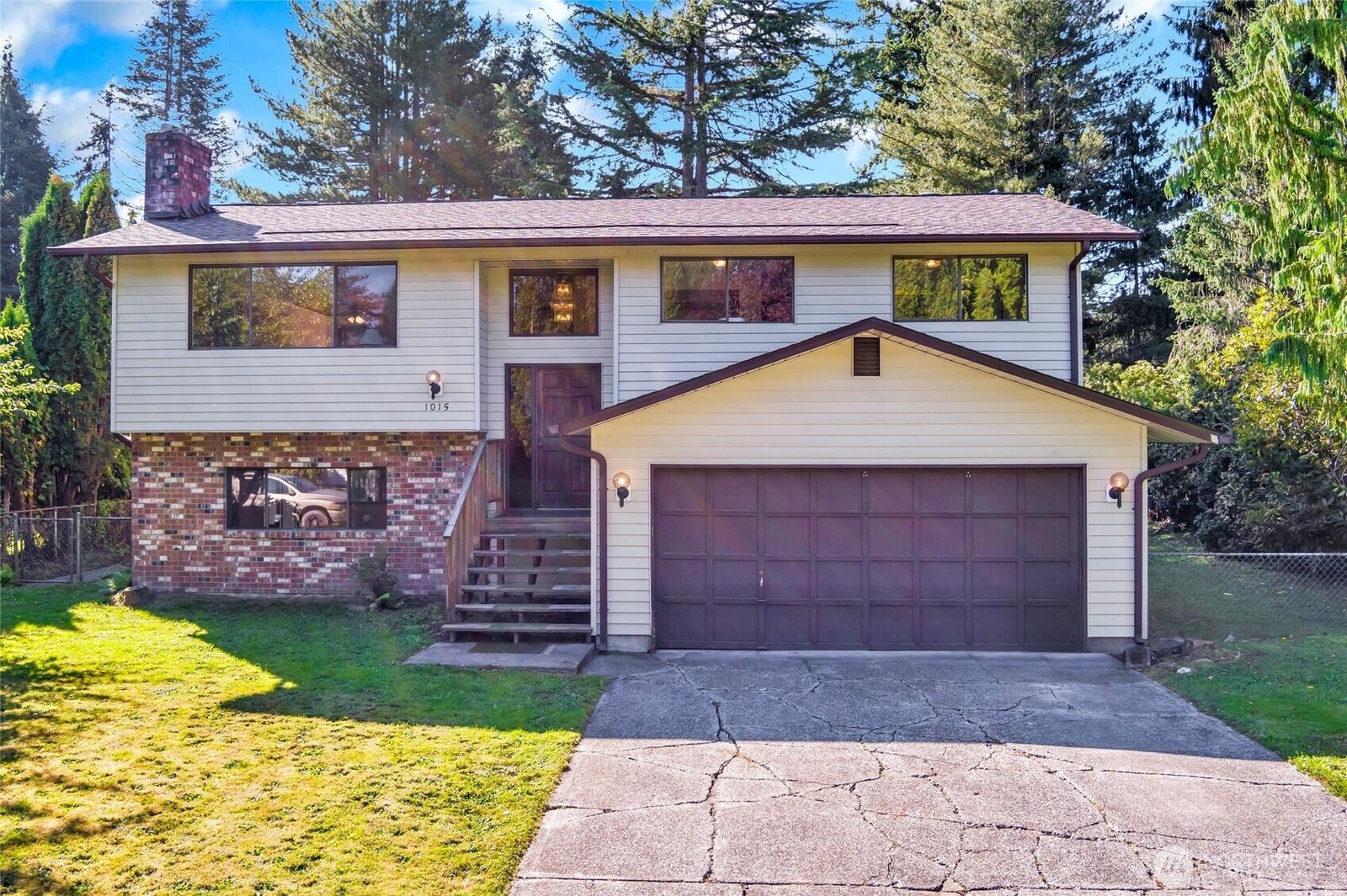 Property Photo: 1015 Sterling Street WA 98284
