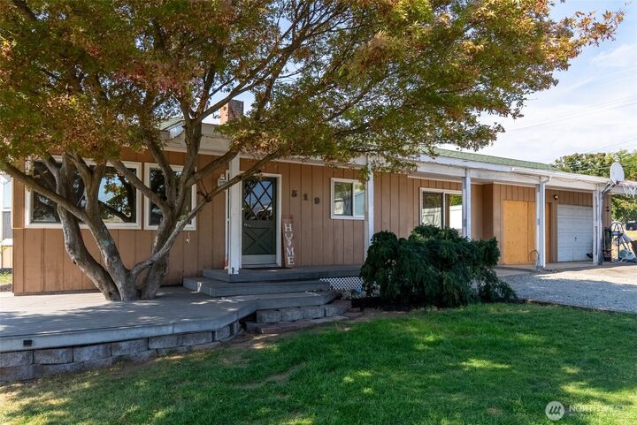 Property Photo:  519  Locust Street  WA 98841 