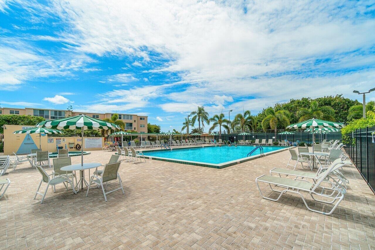 Property Photo:  2615 NE 1st Court 301  FL 33435 