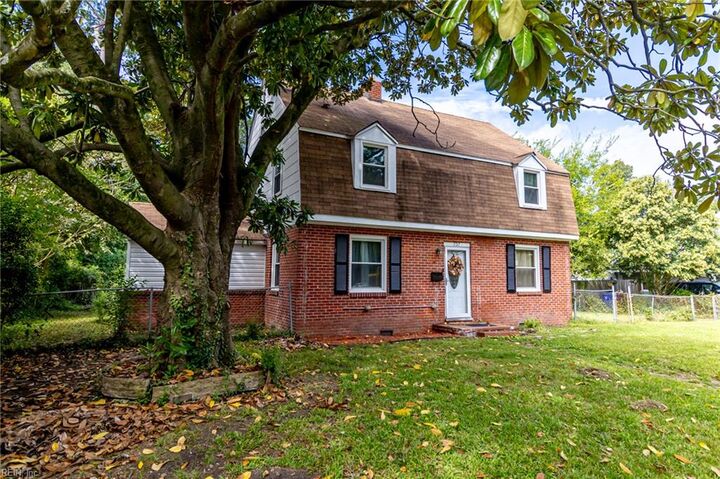 Property Photo: 937 Dogwood Ter VA 23502