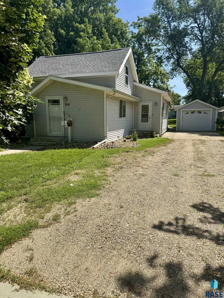 514 N Chicago Ave N  Madison SD 57042 photo