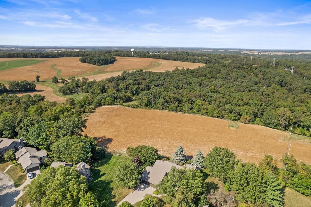 Property Photo:  414 Clearview Court  WI 53548