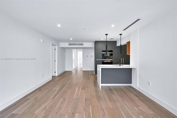 Property Photo:  204 Sunrise Dr 204C  FL 33149 