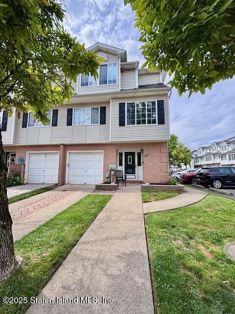 Property Photo: 33 White Oak Lane NY 10309