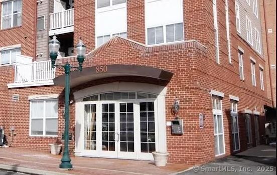 Property Photo: 850 East Main Street Apt 322 CT 06902