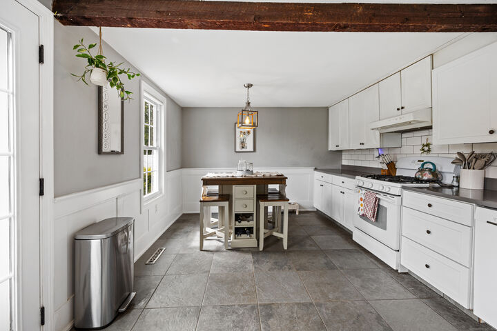 Property Photo:  246 West Street  CT 06479 
