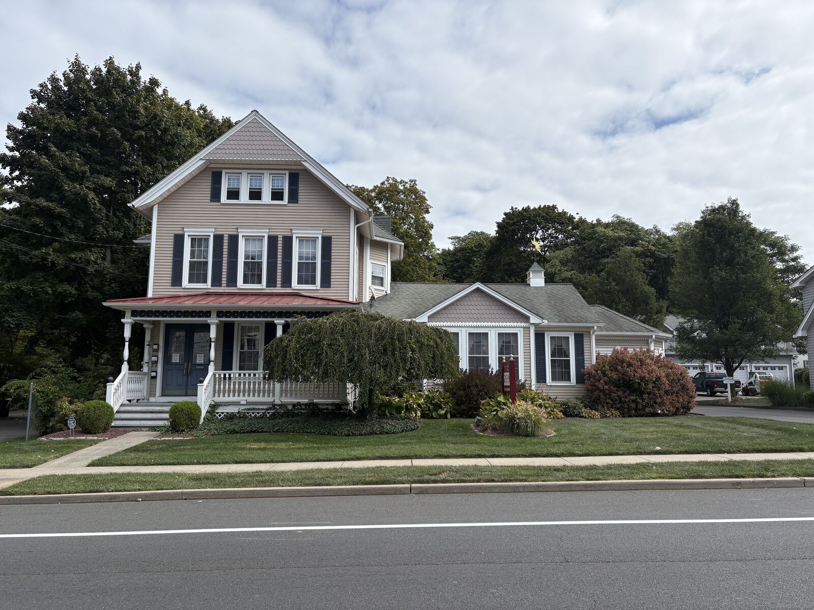 Property Photo:  687 Broad Street 2nd Floor  CT 06450 