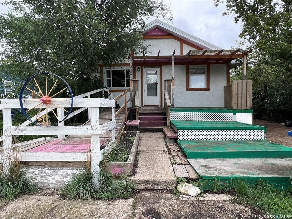 Property Photo:  230 2nd Avenue E  SK S0C 0K0 