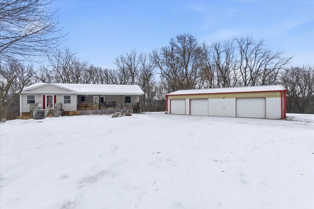 Property Photo: 21586 Goode Avenue IA 51534