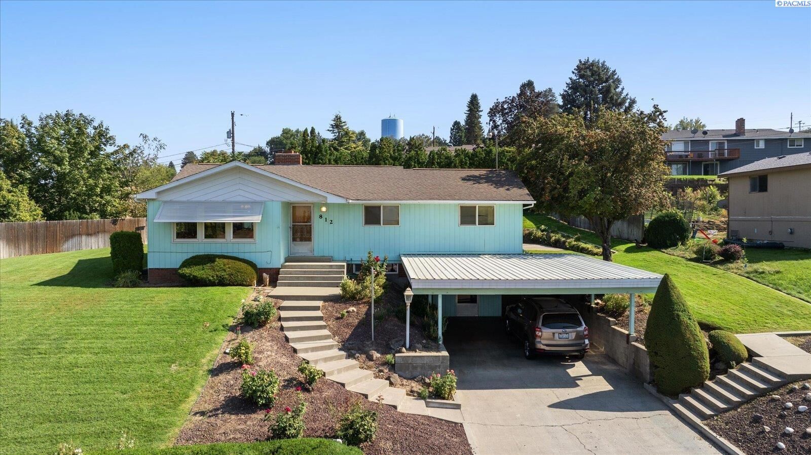 Property Photo:  812 Taylor St.  WA 98944 