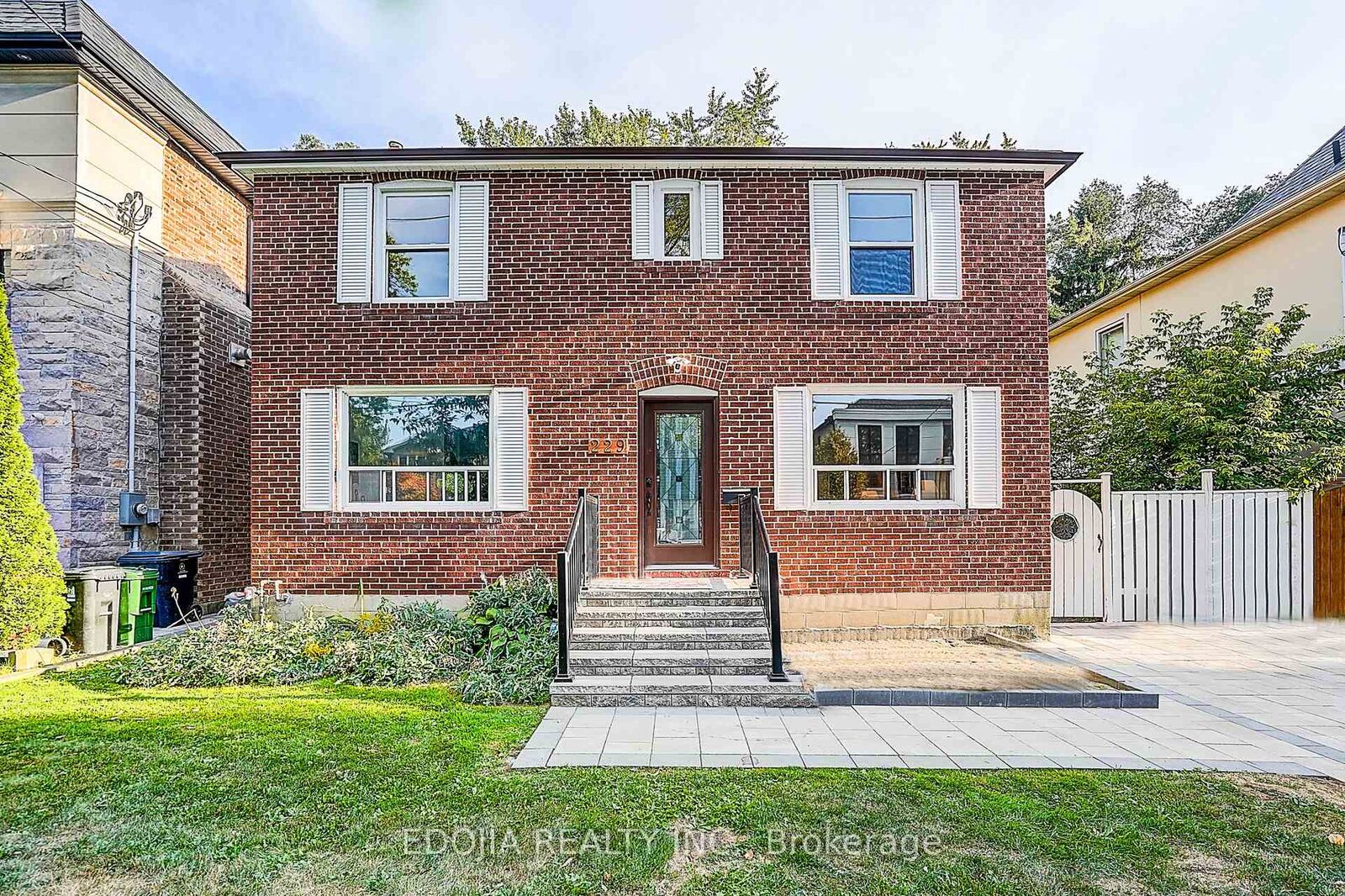 Photo de la propriété: 229 Empress Avenue ON M2N 3V1