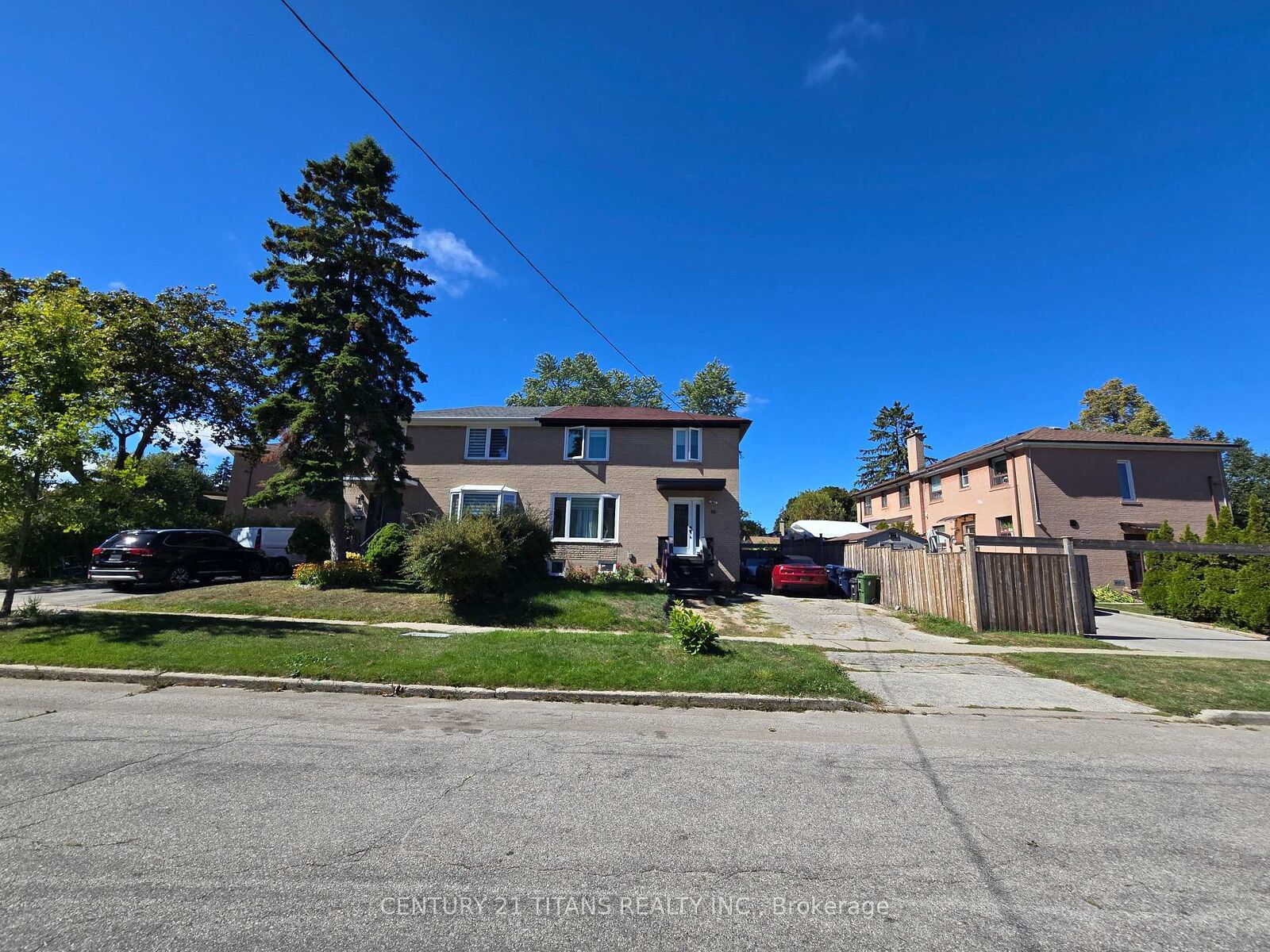 Property Photo:  42 Pixley Crescent  ON M1E 3G6 