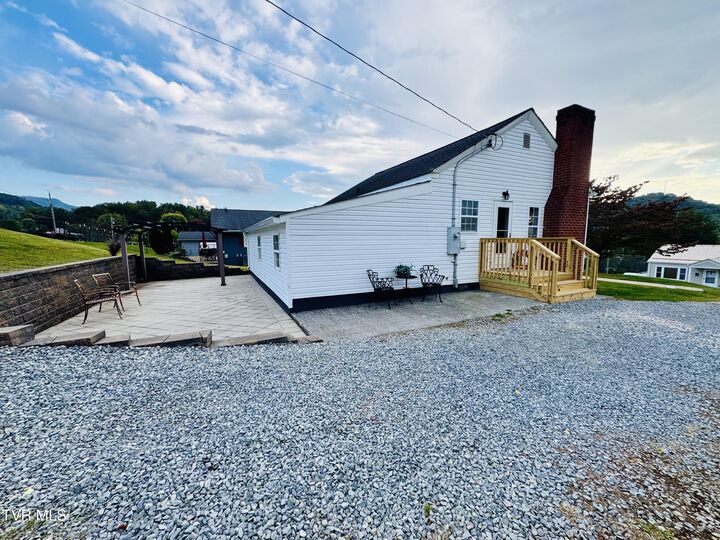 Property Photo: 910 Fairview Street TN 37643