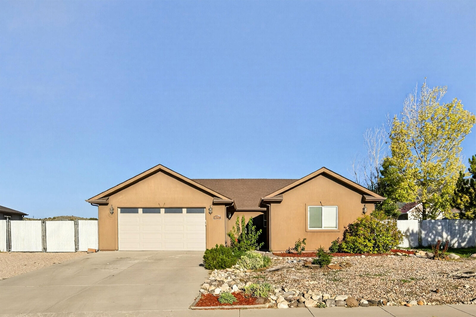 Property Photo: 5202 N Tomahawk Dr UT 84021