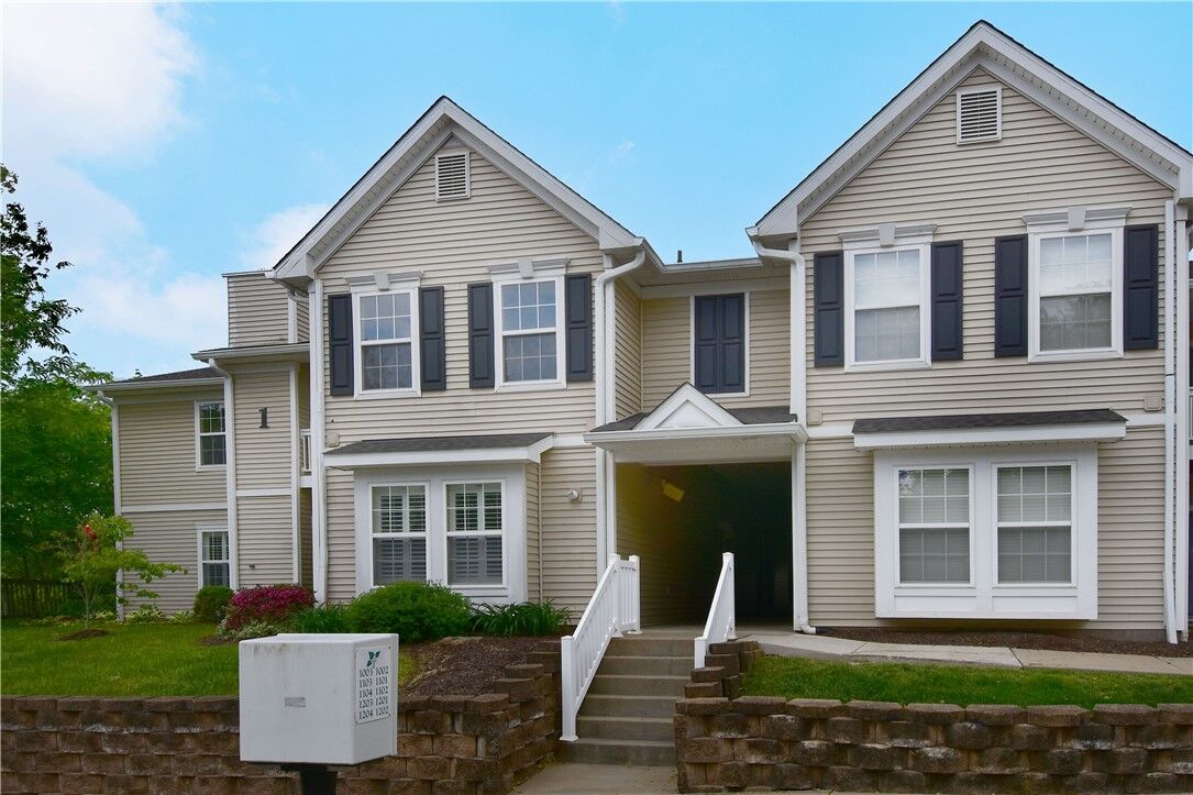 Property Photo:  1201 Lenox Oval  PA 15237 