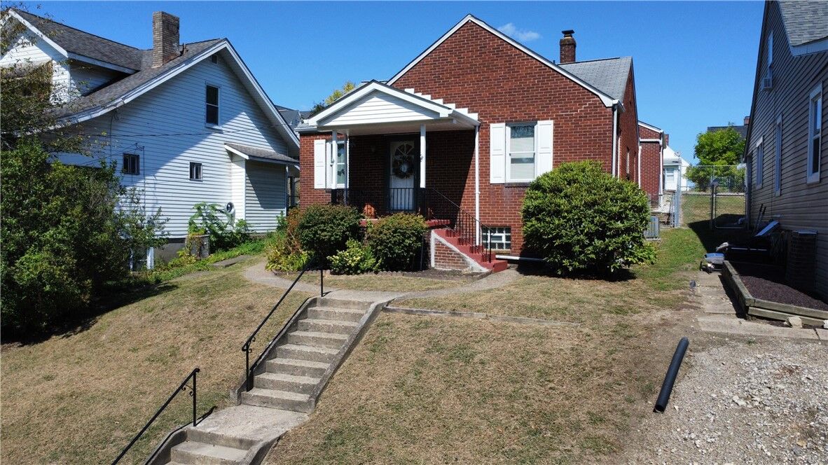 Property Photo: 255 Vine St PA 15317