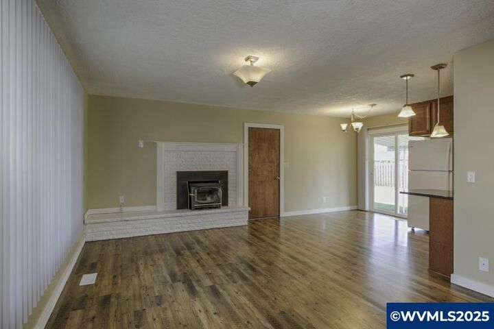 Property Photo: 714 SW Robinhood Dr OR 97338