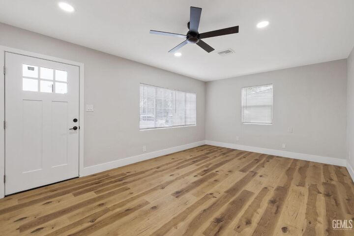 Property Photo:  324 Donna Avenue  CA 93304 