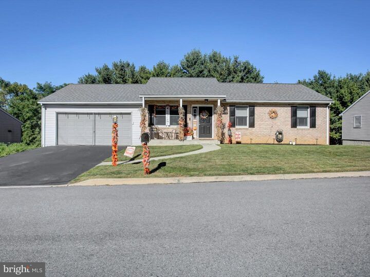 Property Photo: 403 Sunny Drive PA 17268