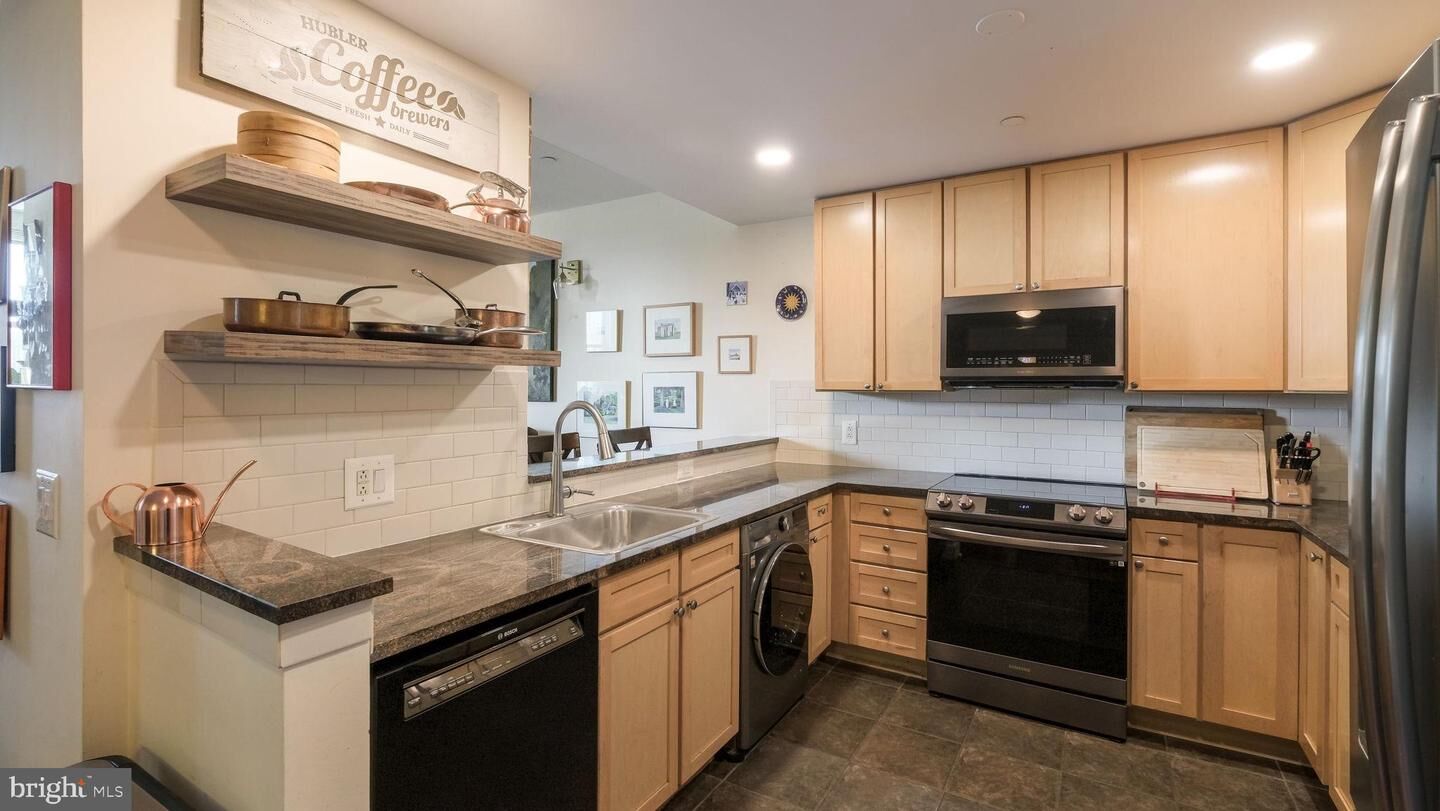 Property Photo:  111 S 15th 1906  PA 19102 
