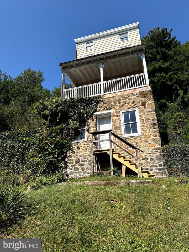 Property Photo:  935 Friedensburg Road  PA 19606 