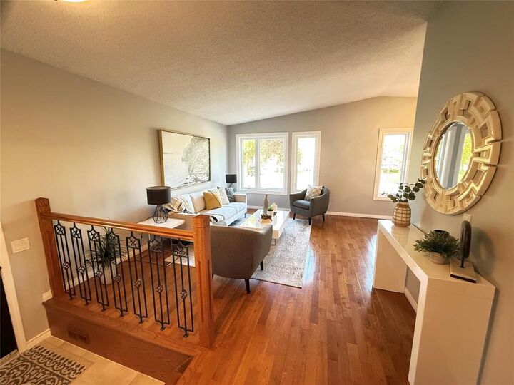 Property Photo:  51 Lynn Lake Drive  MB R2C 4J7 