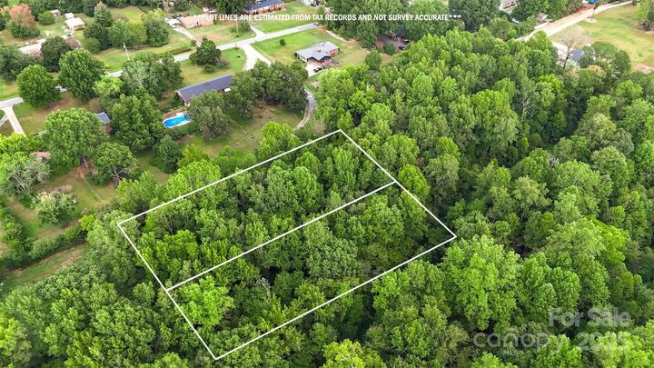 Property Photo: 8503 Tuckalake Drive NC 28215