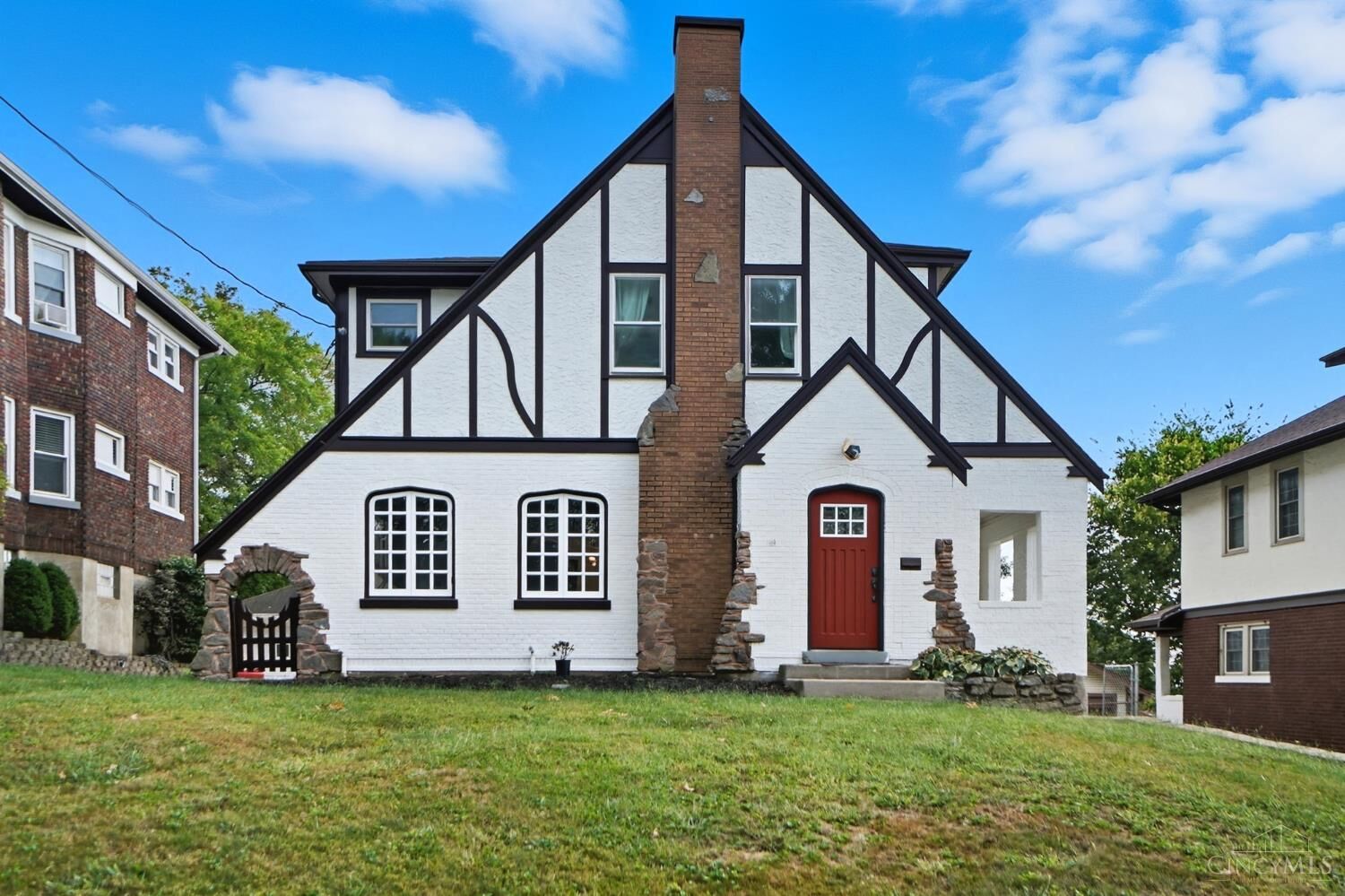 Property Photo:  2323 Sherwood Lane  OH 45212 