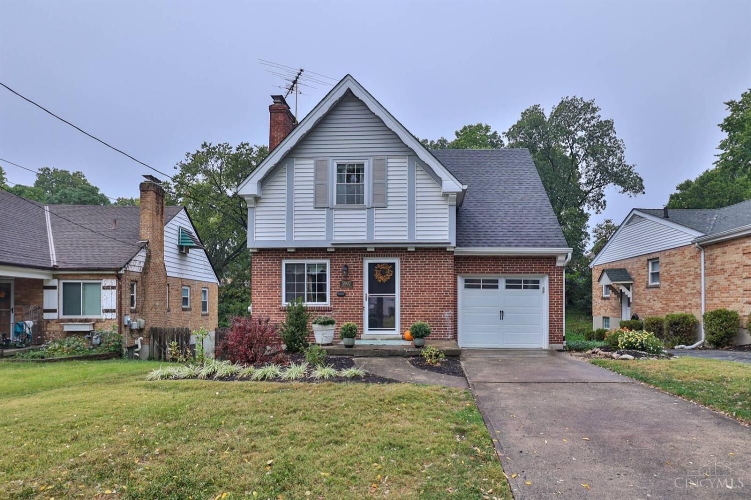 Property Photo: 5907 Kimberly Avenue OH 45213