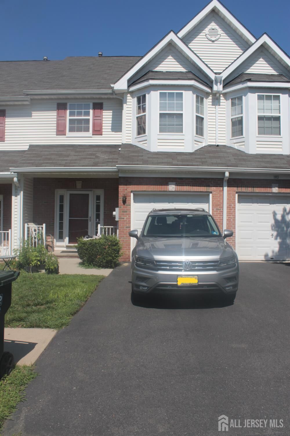 Property Photo:  105 Alder Court  NJ 08901 