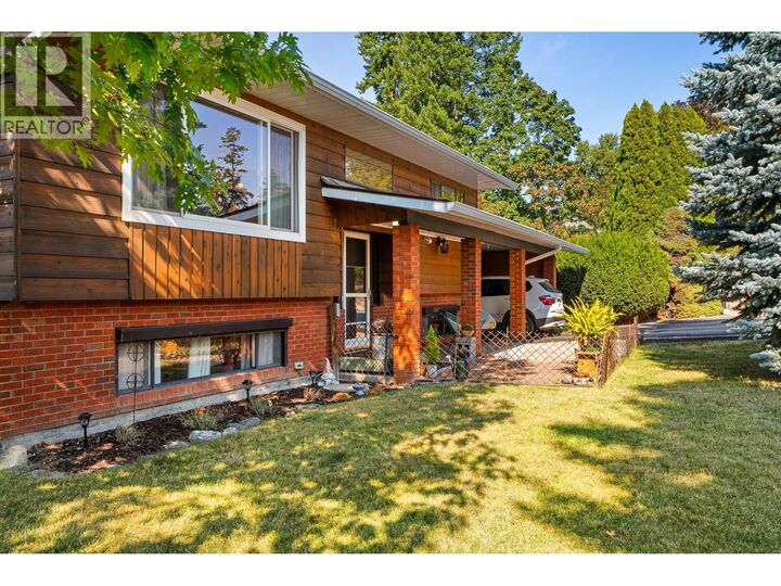 Property Photo:  181 17 Street Northeast  BC V1E 1P3 